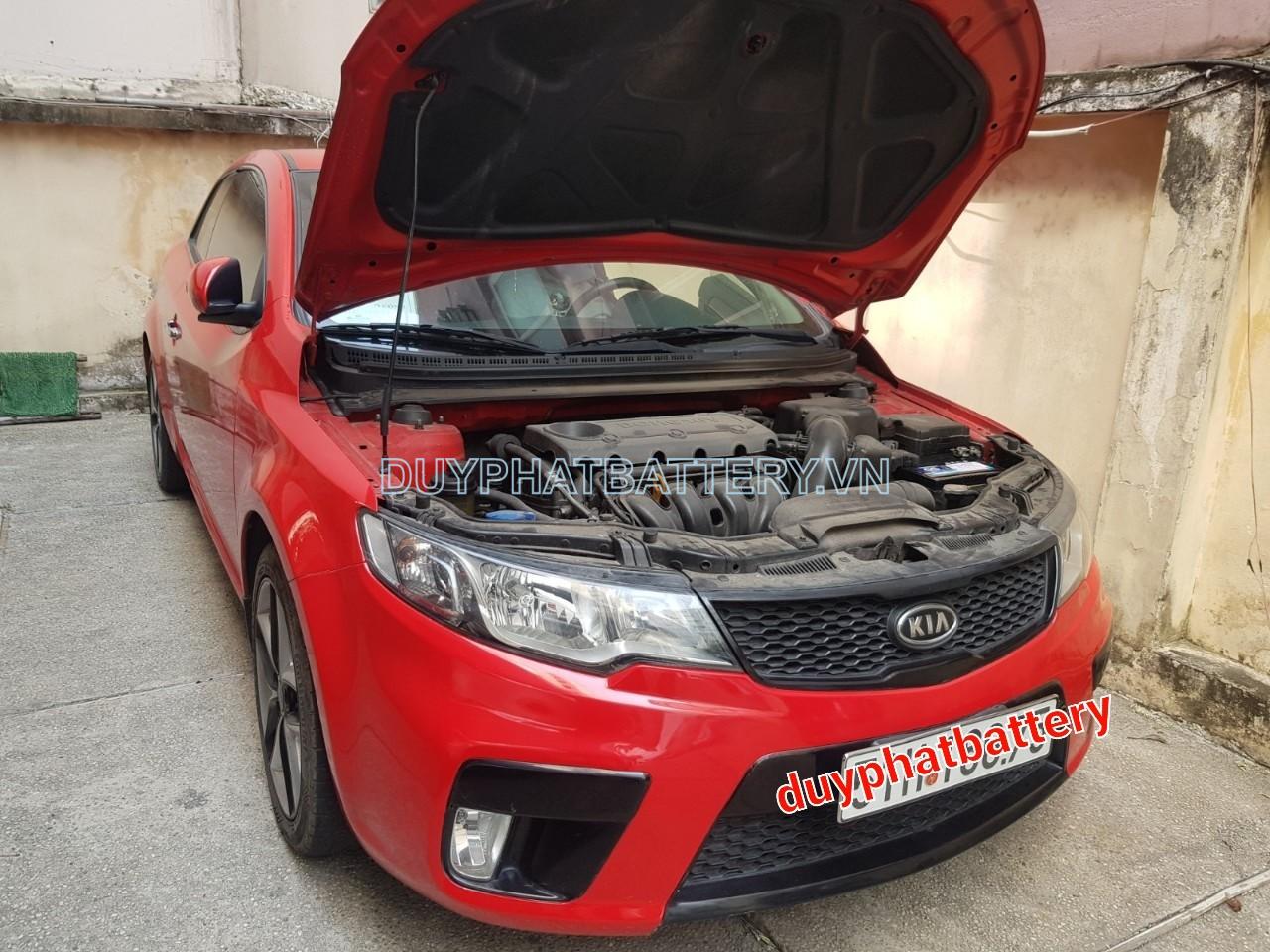 Thay bình ắc quy xe Kia Cerato.jpg
