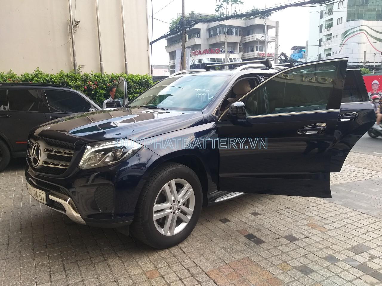 Thay binh ac quy xe mercedes gls500.jpg
