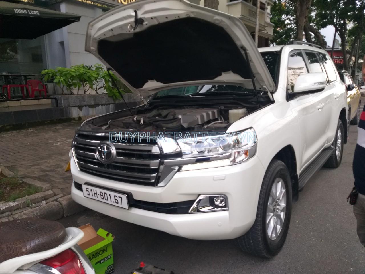 Thay binh ac quy xe toyota Land cruiser.jpg